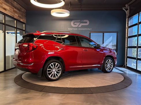 Used 2024 GMC Terrain Denali w/ Denali Premium Package AWD/4WD image 3