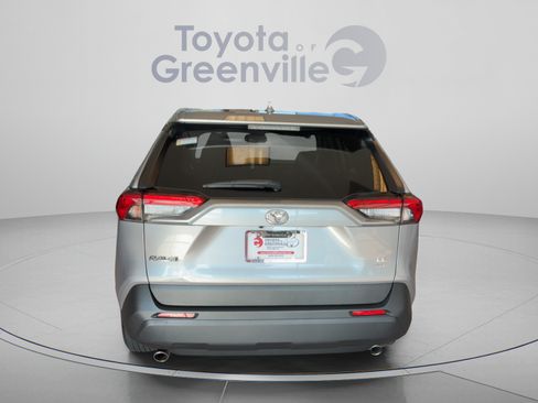 Certified 2022 Toyota RAV4 LE AWD/4WD image 5