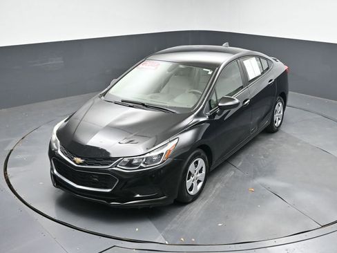 Used 2018 Chevrolet Cruze LS image 30