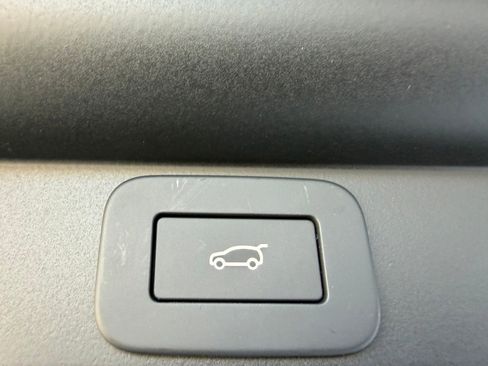 New 2026 Land Rover Range Rover Long Wheelbase SE image 39