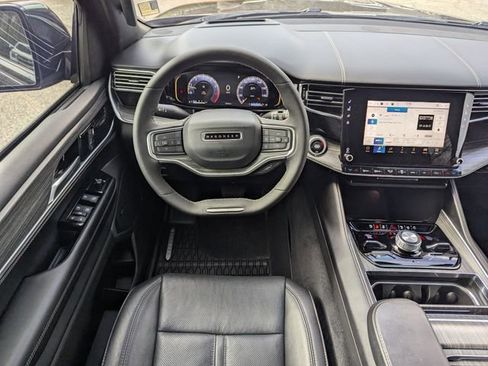Used 2023 Jeep Wagoneer Series III w/ Preferred Equipment Group image 16