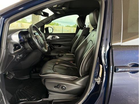 Used 2020 Chrysler Pacifica Limited w/ Advanced Safetytec Group FWD image 10
