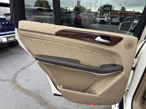 Used 2014 Mercedes-Benz GL 550 4MATIC image 29