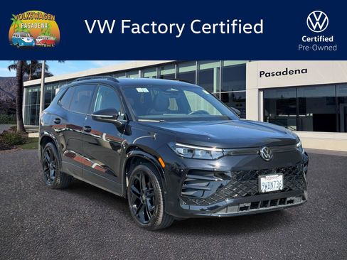 Certified 2025 Volkswagen Tiguan SE R-Line FWD image 1