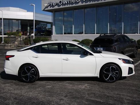 Certified 2025 Nissan Altima 2.5 SR FWD image 9