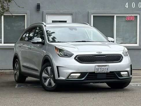 Used 2018 Kia Niro EX Premium image 3