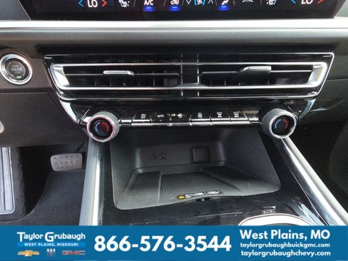 Used 2026 Chevrolet Traverse LT AWD/4WD image 23