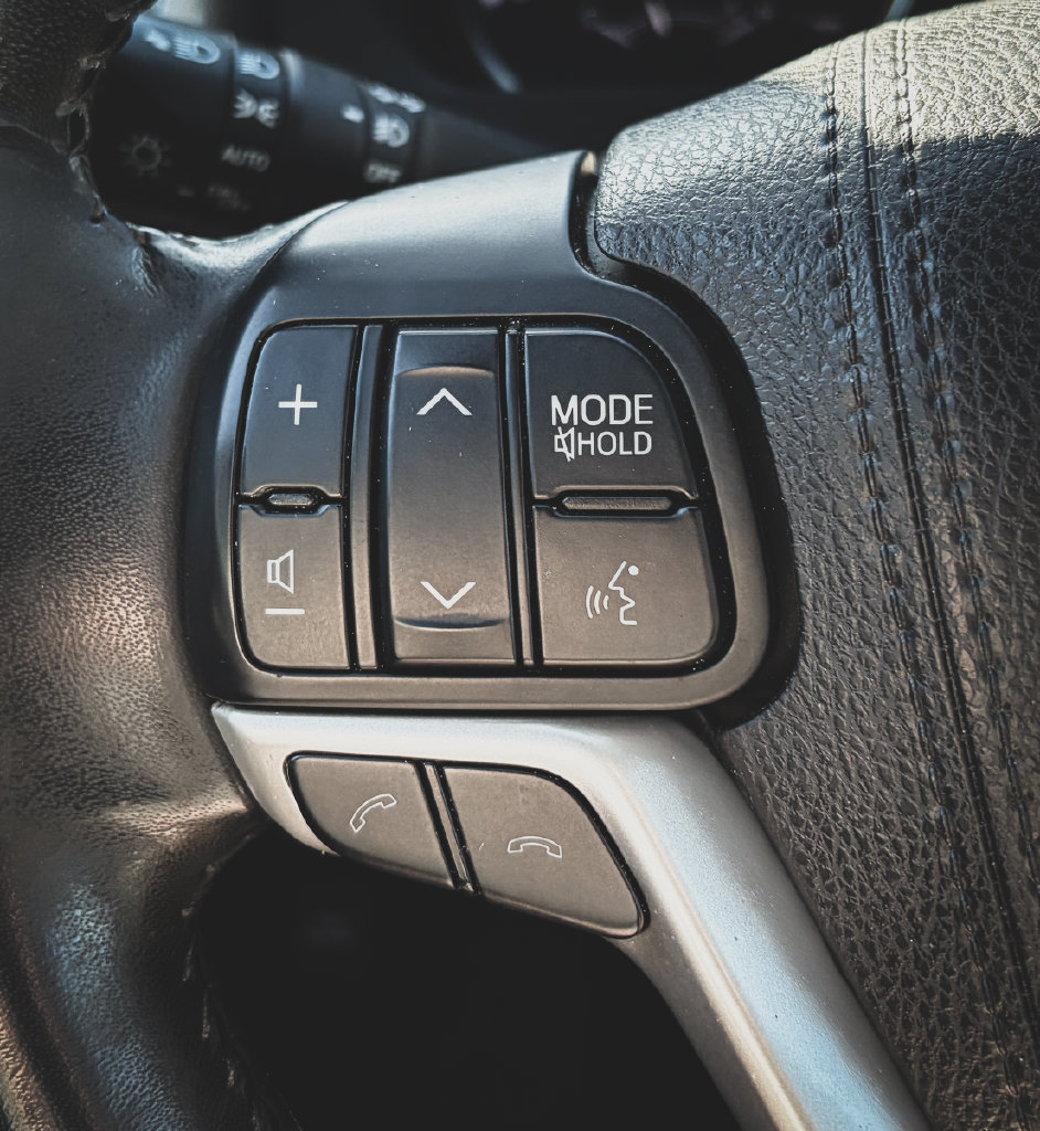 Used 2018 Toyota Highlander Plus FWD image 19