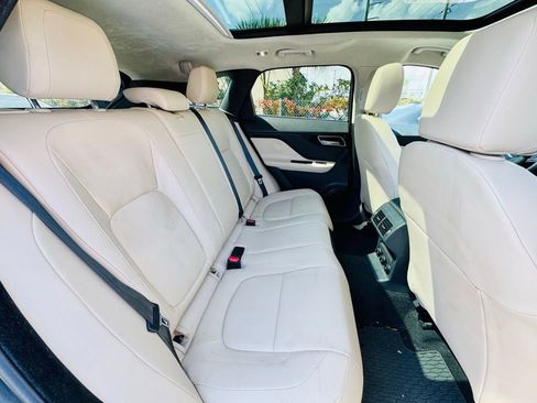 Used 2020 Jaguar F-PACE Premium image 15