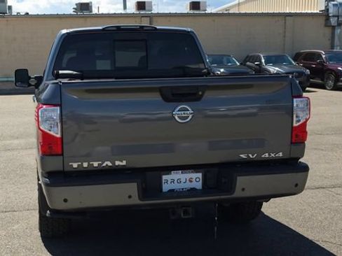 Used 2021 Nissan Titan SV w/ SV Convenience Package AWD/4WD image 8