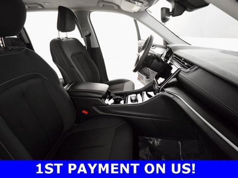 Certified 2023 Jeep Grand Cherokee Laredo w/ Luxury Tech Group I image 12