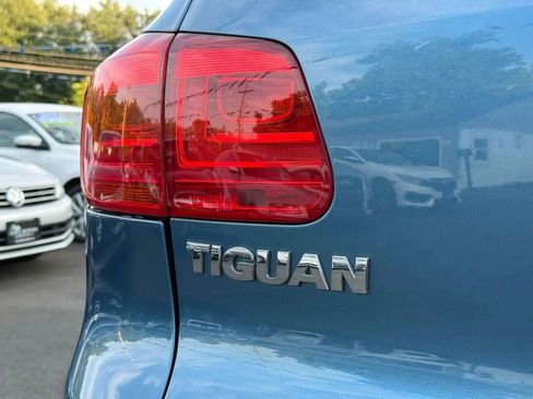 Used 2017 Volkswagen Tiguan S image 7
