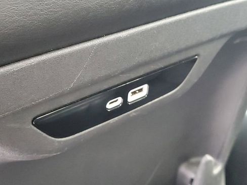 Used 2024 Chrysler Pacifica Touring-L FWD image 29