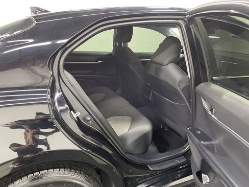 Used 2020 Toyota Camry LE image 19