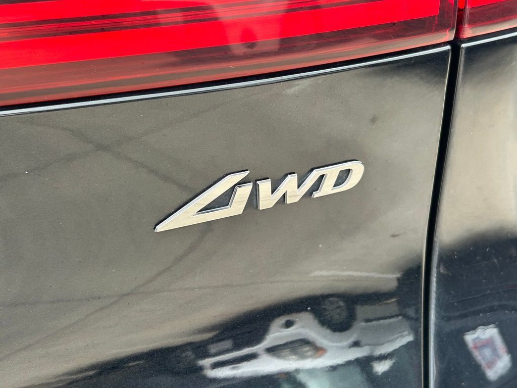 Used 2025 Genesis GV70 2.5T AWD/4WD image 13