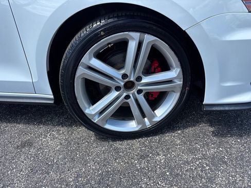 Used 2017 Volkswagen Jetta GLI FWD image 10