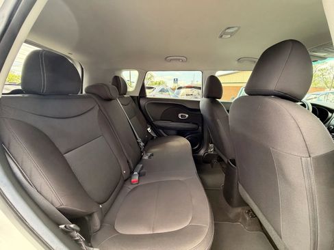 Used 2018 Kia Soul FWD image 24