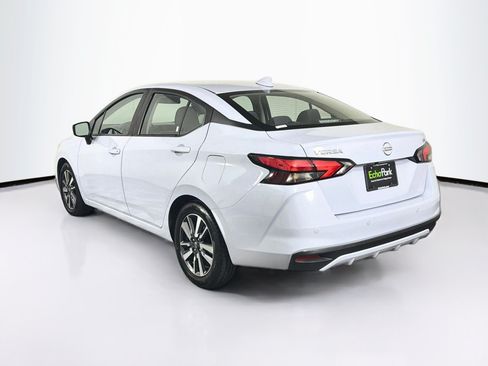 Used 2024 Nissan Versa SV FWD image 5