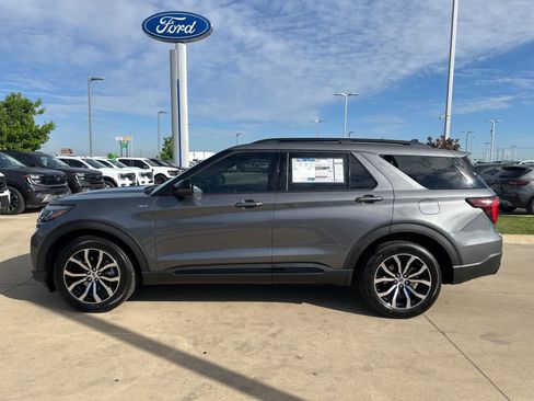 New 2026 Ford Explorer ST-Line RWD image 2
