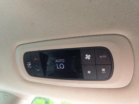Used 2017 Chrysler Pacifica Touring-L FWD image 17