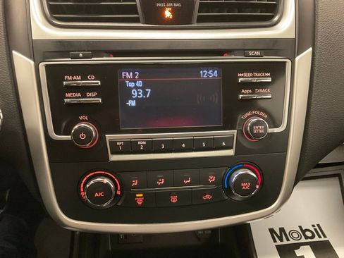 Used 2016 Nissan Altima 2.5 SR w/ LED Appearance Package image 10