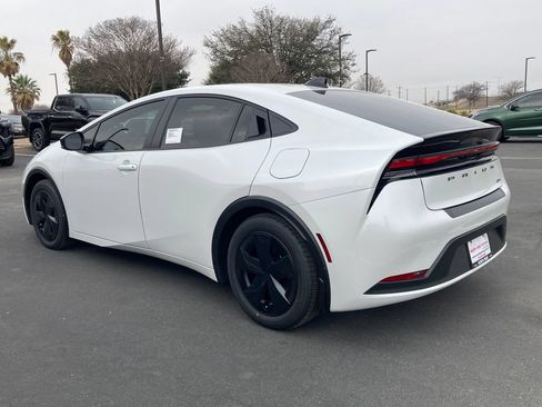 New 2026 Toyota Prius LE FWD image 7