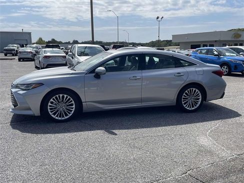 Used 2020 Toyota Avalon Limited image 7