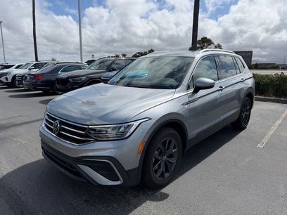 Used 2023 Volkswagen Tiguan SE w/ Panoramic Sunroof Package