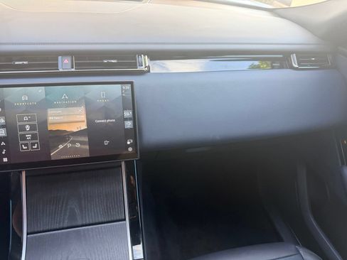 Used 2026 Land Rover Range Rover Velar Dynamic SE AWD/4WD image 11