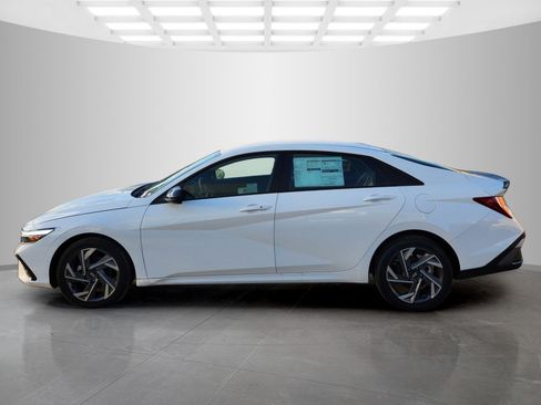 New 2025 Hyundai Elantra Sport image 4