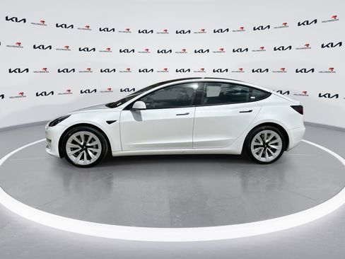 Used 2022 Tesla Model 3 RWD image 5