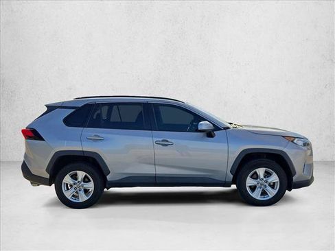 Used 2021 Toyota RAV4 XLE w/ Convenience Package FWD image 4