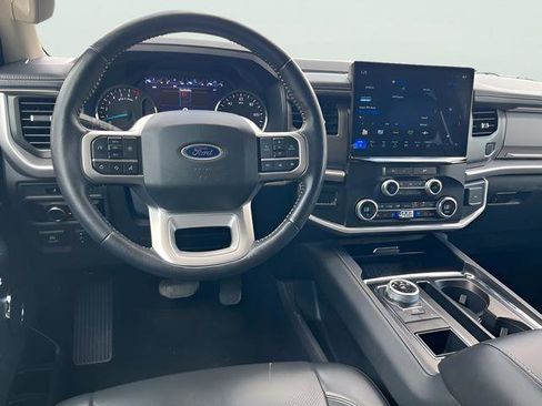 Used 2024 Ford Expedition Max XLT image 18