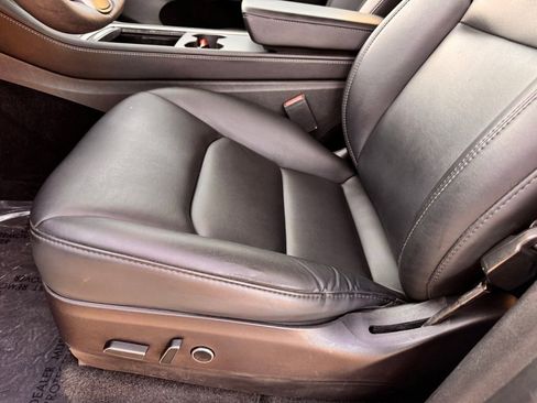 Used 2022 Tesla Model Y Long Range image 33