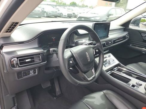 Used 2023 Lincoln Aviator AWD w/ Premium Package image 12