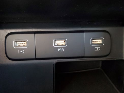 Used 2023 Kia Sorento LX image 21