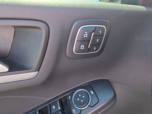 Used 2025 Ford Escape Platinum AWD/4WD image 19