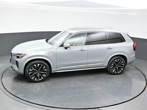 New 2026 Volvo XC90 T8 Ultra w/ Protection Package Premier AWD/4WD image 19