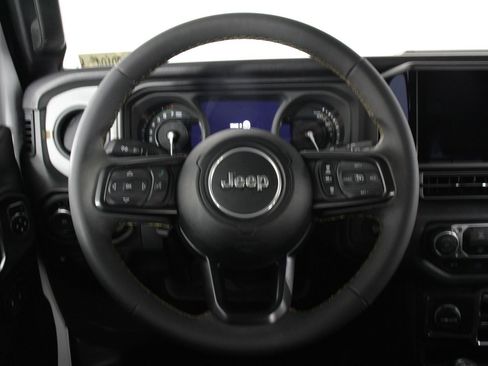 Used 2024 Jeep Wrangler Unlimited image 8