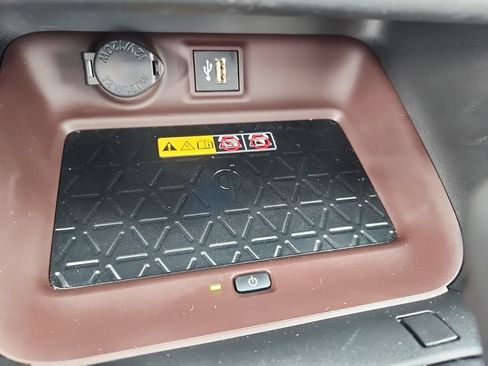 Used 2023 Toyota RAV4 Limited AWD/4WD image 18