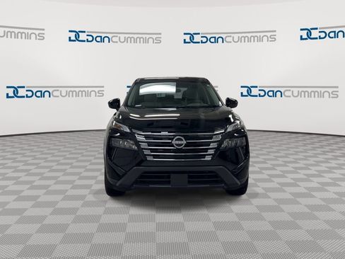 Used 2025 Nissan Rogue SV image 3