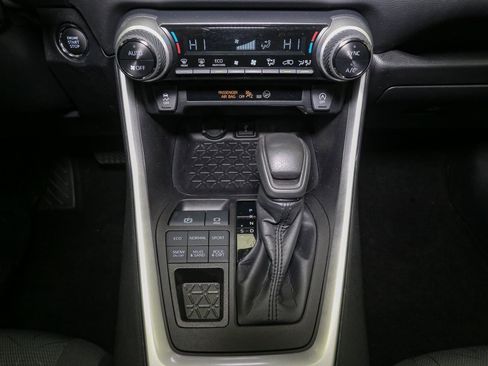 Used 2022 Toyota RAV4 XLE image 30