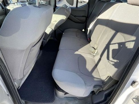 Used 2012 Nissan Frontier SV image 11
