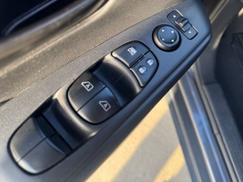 Used 2023 Nissan Kicks S FWD image 11