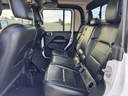 Used 2020 Jeep Gladiator Overland image 22