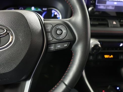 Used 2021 Toyota RAV4 SE image 18