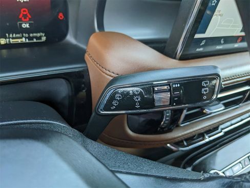 Used 2022 Lincoln Nautilus Reserve image 35