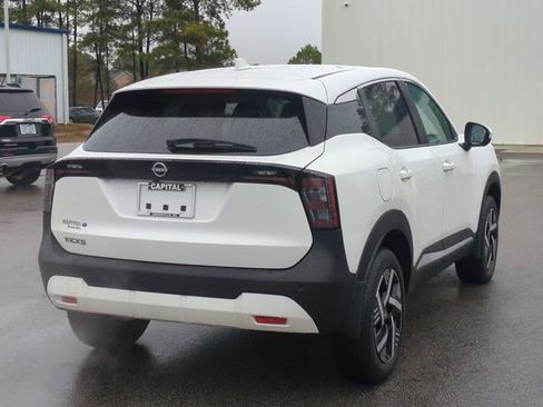 Used 2025 Nissan Kicks SV image 3