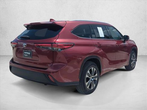 Certified 2020 Toyota Highlander XLE FWD image 5
