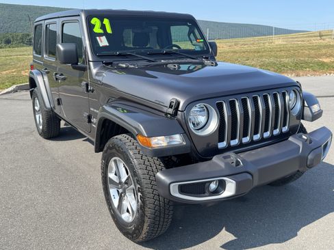 Used 2021 Jeep Wrangler Unlimited Sahara w/ Dual Top Group AWD/4WD image 1